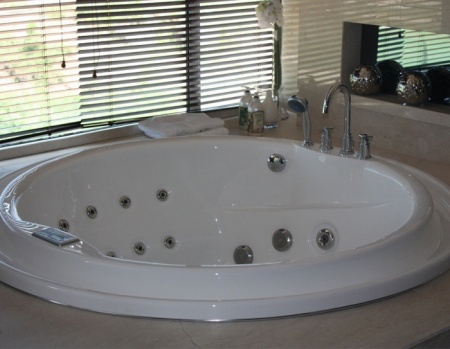 Гидромассажный спа-бассейн Sunrans SR840 Гидромассажный спа-бассейн Sunrans SR840