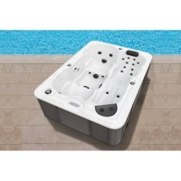 Спа бассейн Treesse Dubai